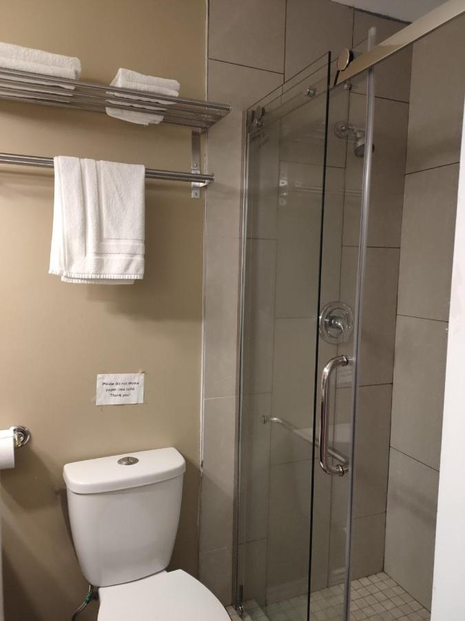 Semi Centre House Hotell White Rock Eksteriør bilde