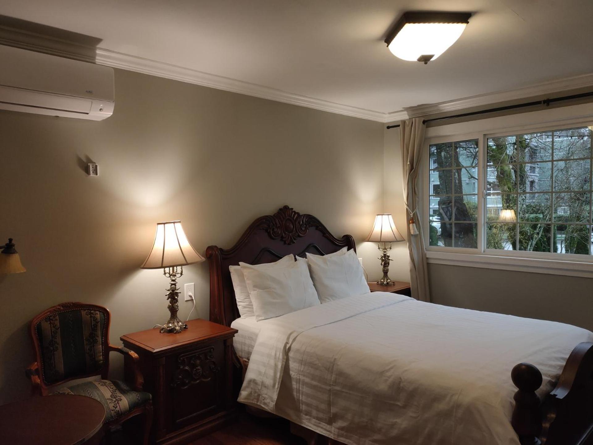 Semi Centre House Hotell White Rock Eksteriør bilde