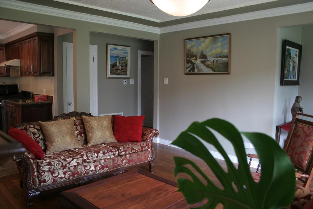 Semi Centre House Hotell White Rock Eksteriør bilde